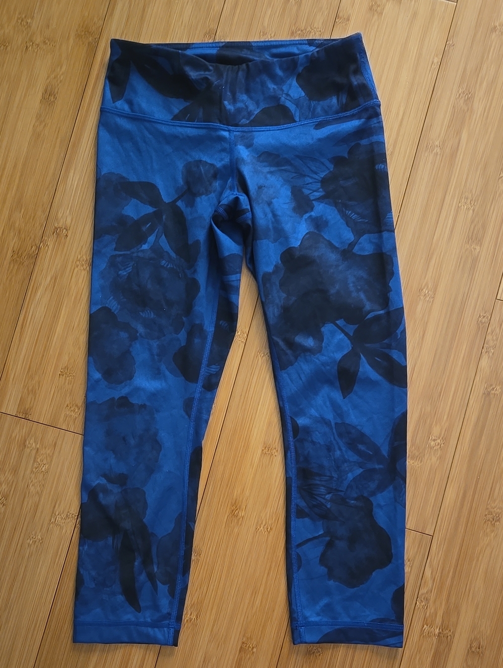 Lululemon Blue Floral Wunder Under Cropped Leggings - 4